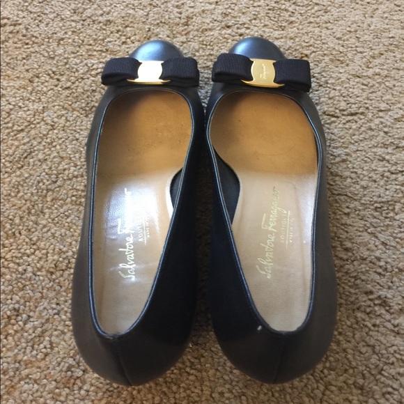 Women’s Salvatore Ferragamo shoes size 9 - Picture 3 of 7